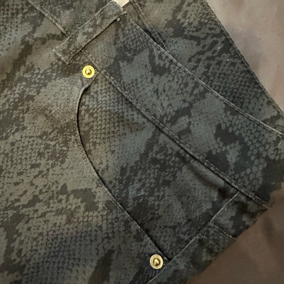 H&M Women’s size 8 Skinny RATTLESNAKE Snakeskin Jeans - Picture 6 of 9